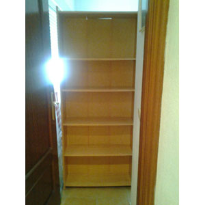 REGALO Dos librerías y una estantería de colgar. REGALO Dos librerías y una estantería de colgar.