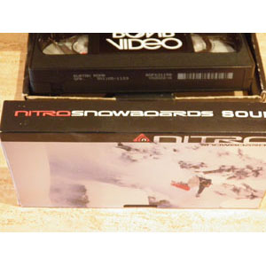 REGALO Lote de revistas Tres60, cintas vhs Nitro y Burton, pegatinas y cd's 2