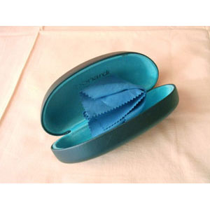 REGALO Funda rgida para gafas de sol 2