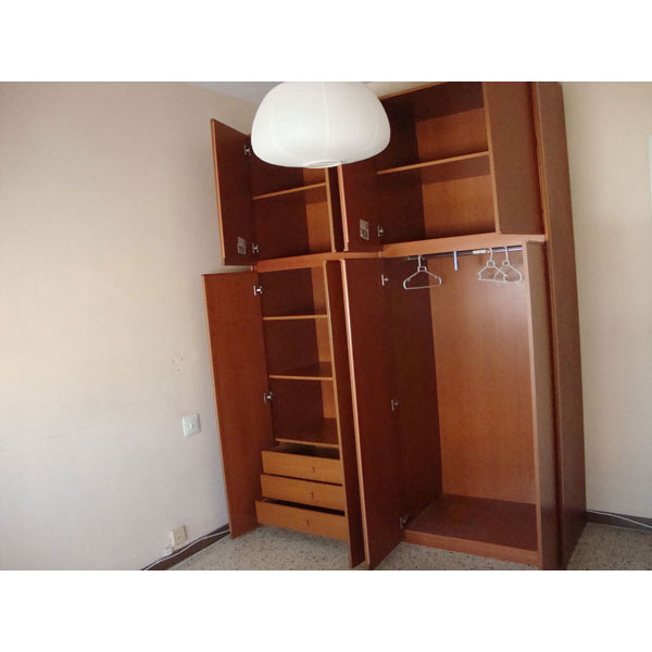 CAMBIO muebles dormitorio armario, cabezal, somier, mesillas, todo CAMBIO muebles dormitorio armario, cabezal, somier, mesillas, todo