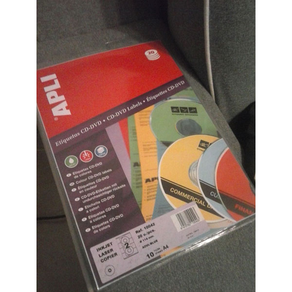 REGALO Pack para hacer etiquetas a cd's. REGALO Pack para hacer etiquetas a cd's.