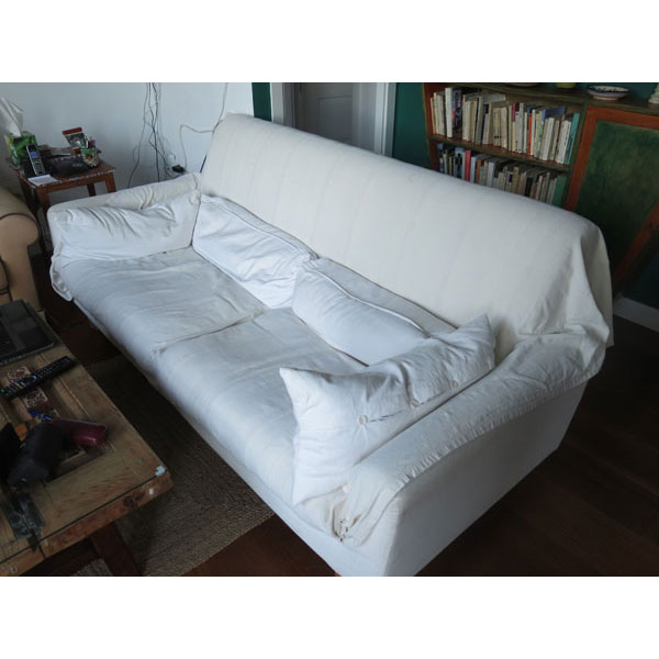 REGALO Doy sofá blanco ikea 2 metros de ancho. REGALO Doy sofá blanco ikea 2 metros de ancho.