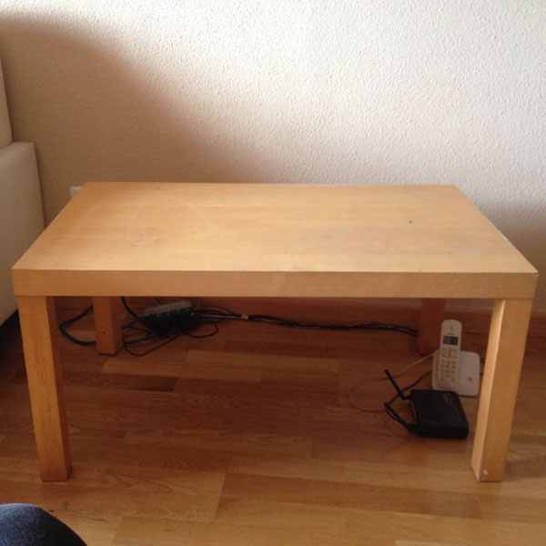 REGALO mueble de televisión y mesa frente a sofá REGALO mueble de televisión y mesa frente a sofá