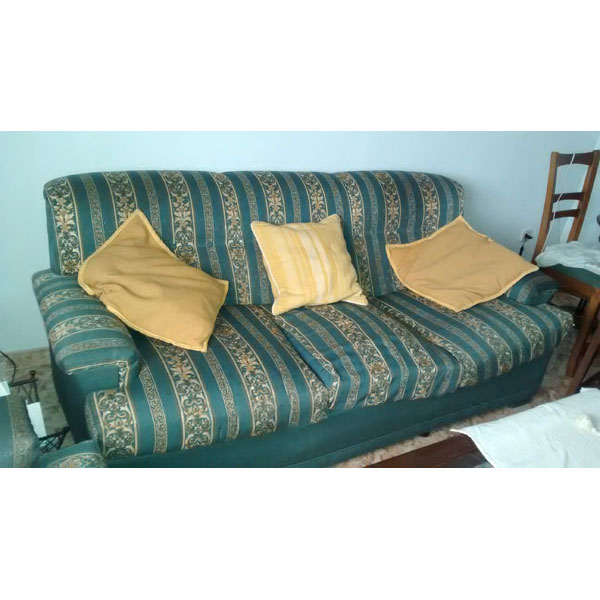 REGALO sofá en buen estado de tres plazas (URGE!) REGALO sofá en buen estado de tres plazas (URGE!)