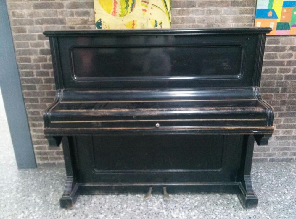 REGALO piano de pared antiguo