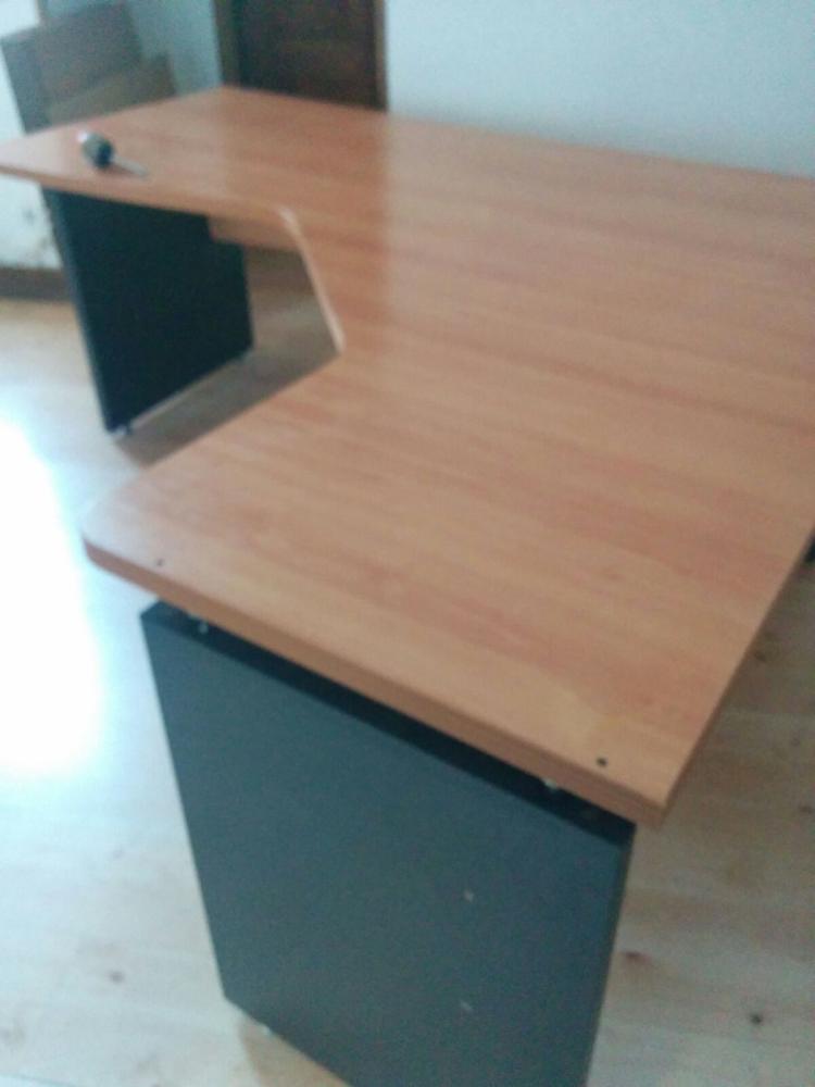 REGALO Mesa despacho y mueble-estantera a juego