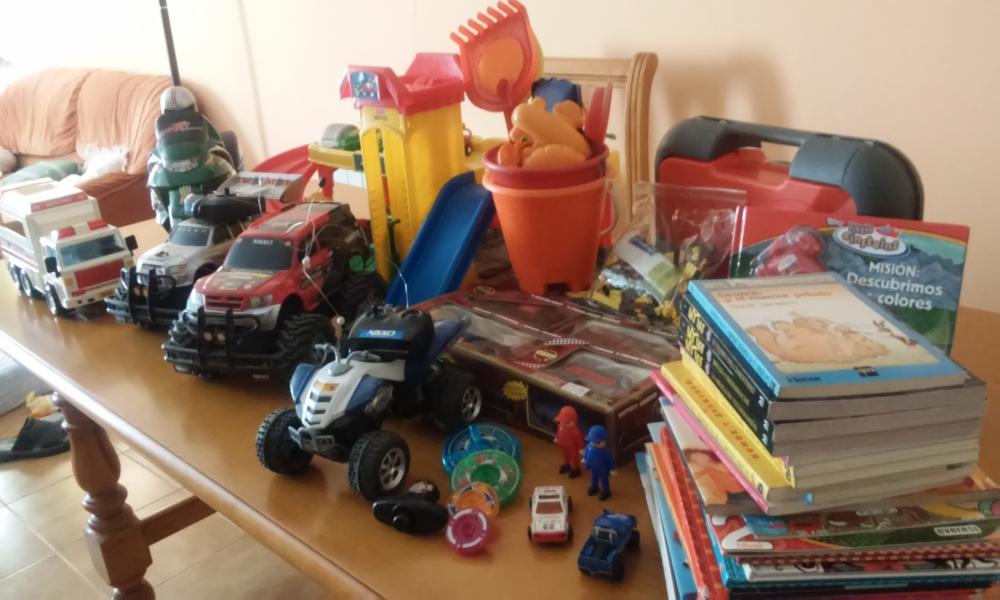 REGALO lote de libros y juguetes infantiles 1