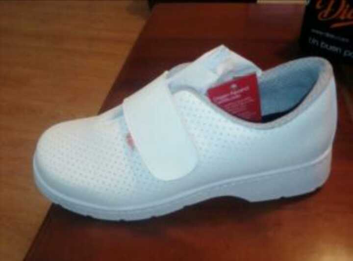 REGALO Zuecos cerrados talla 41 2