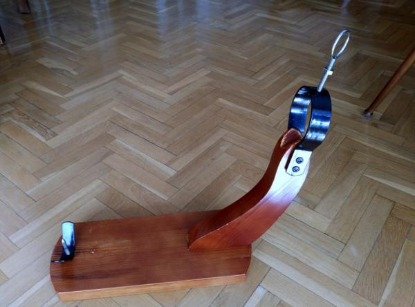 REGALO Jamonero de madera REGALO Jamonero de madera