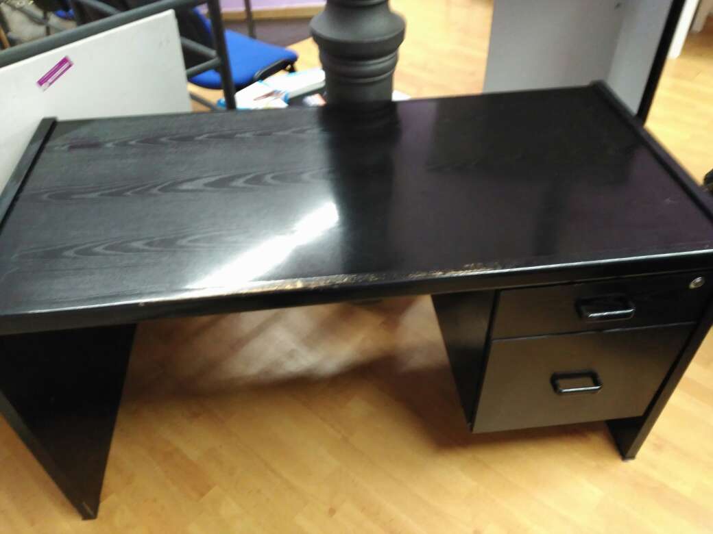 REGALO mesa despacho madera maciza 3