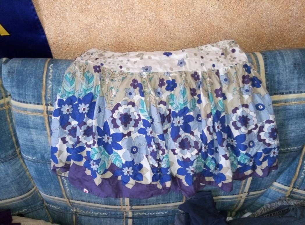 REGALO Falda talla 40 REGALO Falda talla 40