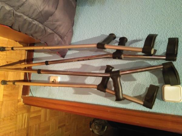 REGALO 2 pares de muletas