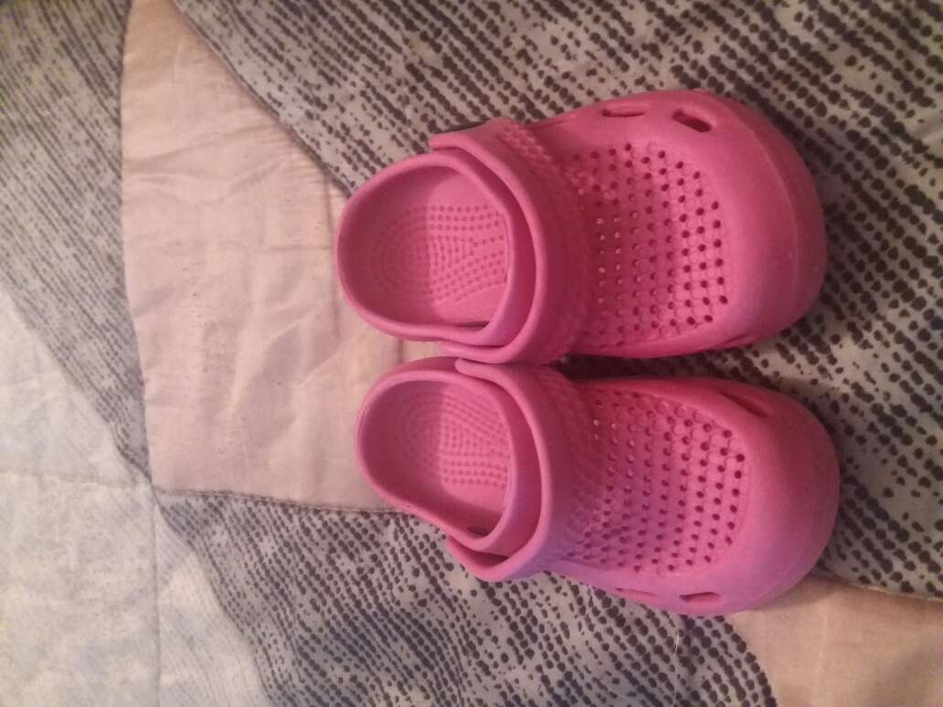 REGALO zuecos numero 22