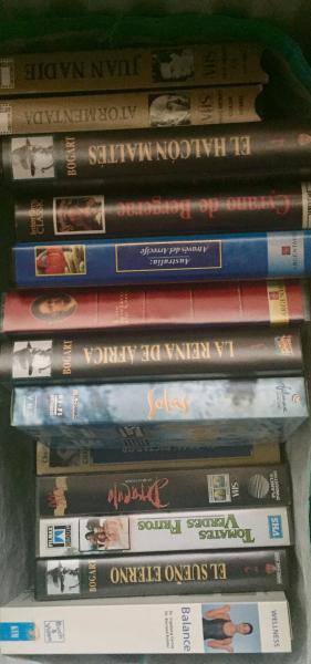 REGALO Cintas VHS en castellano y en inglés subtitulado REGALO Cintas VHS en castellano y en inglés subtitulado