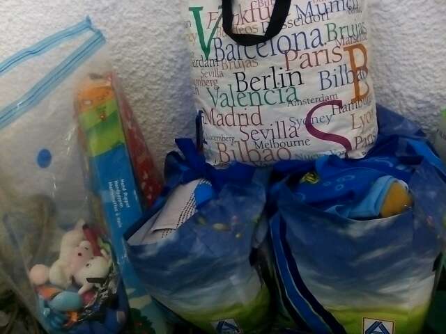 REGALO ropa zapatos carteras horno bandejas adornos CD etc