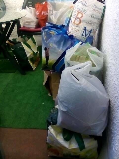 REGALO ropa zapatos carteras horno bandejas adornos CD etc 3