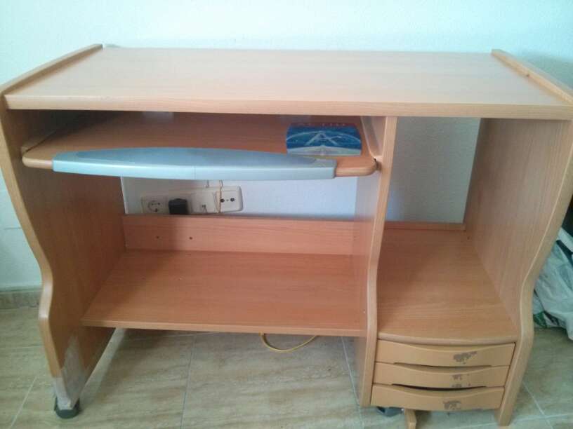 REGALO mesa escritorio ordenador REGALO mesa escritorio ordenador