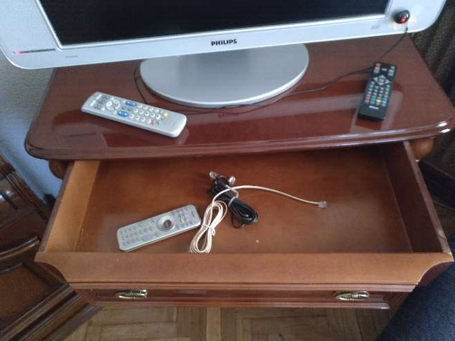 REGALO Mueble auxiliar de madera noble 2