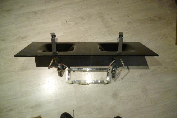 REGALO Lavabo de dos senos cristal negro con griferia de diseño REGALO Lavabo de dos senos cristal negro con griferia de diseño