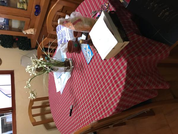 REGALO Mesa de madera con 6 sillas REGALO Mesa de madera con 6 sillas