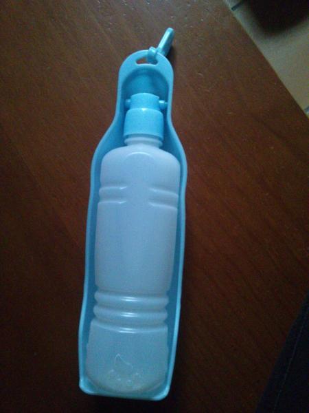 REGALO Bebedero portátil para macota NO ENTREGADO REGALO Bebedero portátil para macota NO ENTREGADO
