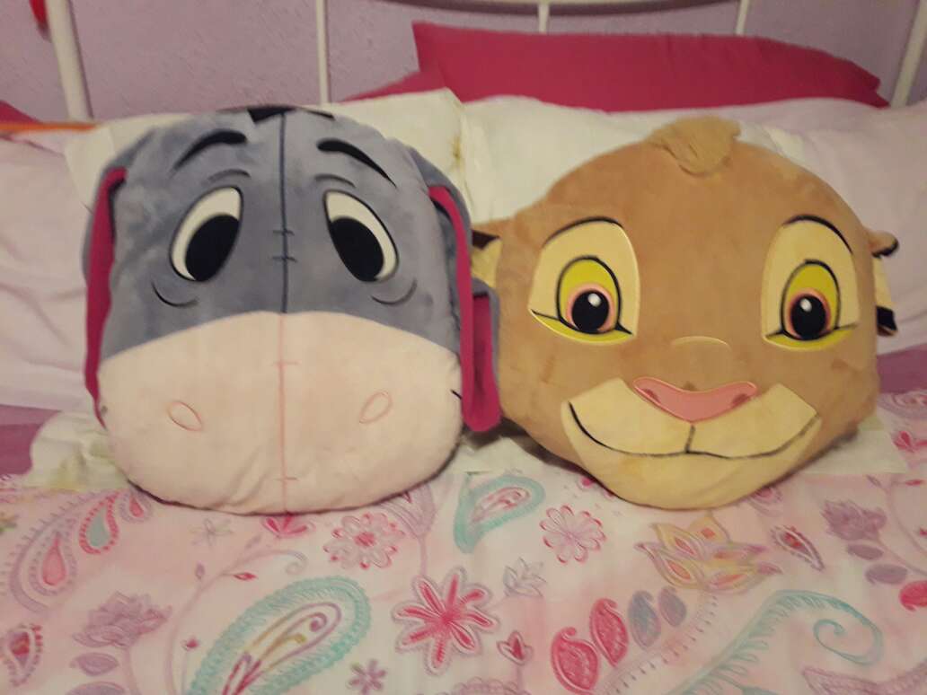 REGALO 2 peluches-cojines Disney 1