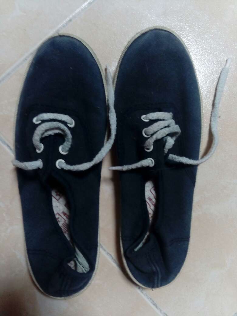 REGALO Zapatillas azules 36