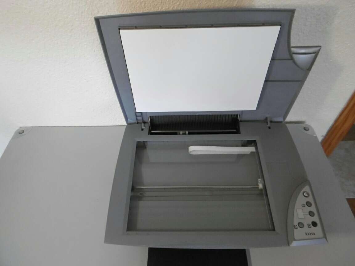 REGALO Impresora multifunciones Lexmark X2250. 2