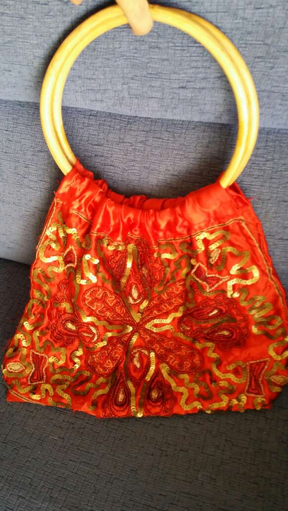 REGALO Bolso rojo fiesta 3