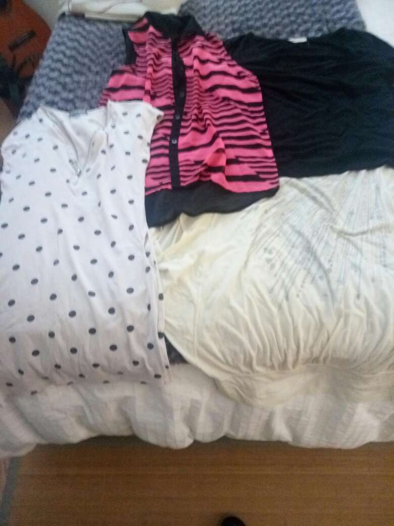 REGALO Ropa chica, vestido camisetas, tallas S/M 3