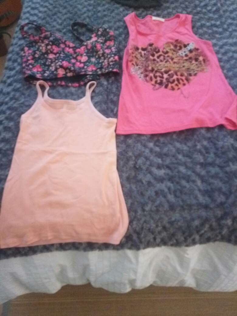 REGALO Ropa chica, vestido camisetas, tallas S/M