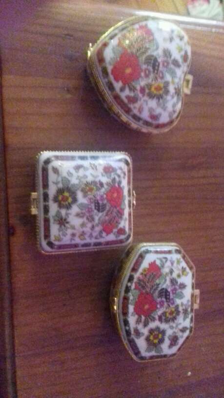 REGALO Pastilleros de porcelana