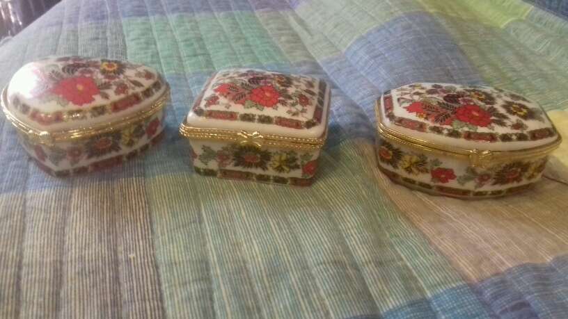 REGALO Pastilleros de porcelana 3