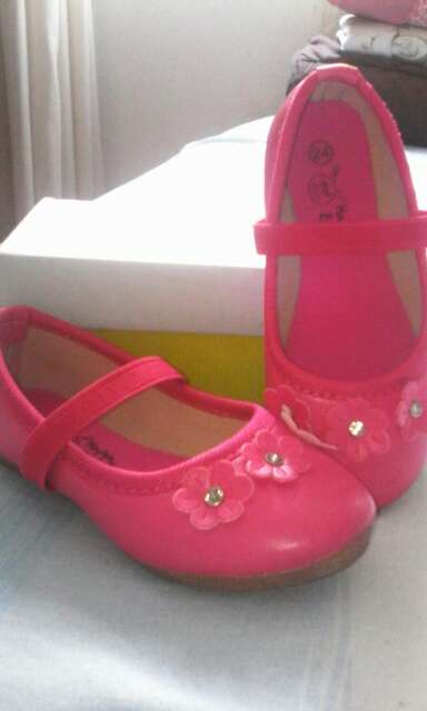 REGALO zapatillas y ropa usada nia 