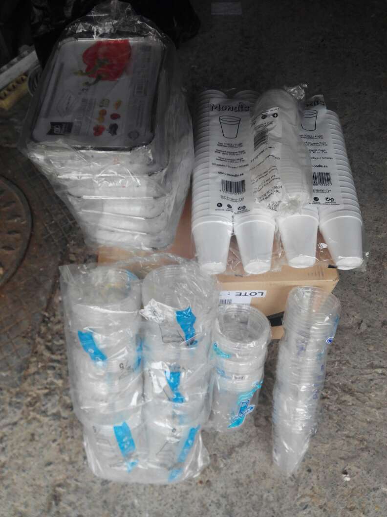 REGALO vasos plsticos , palillos, bandejas etc 2