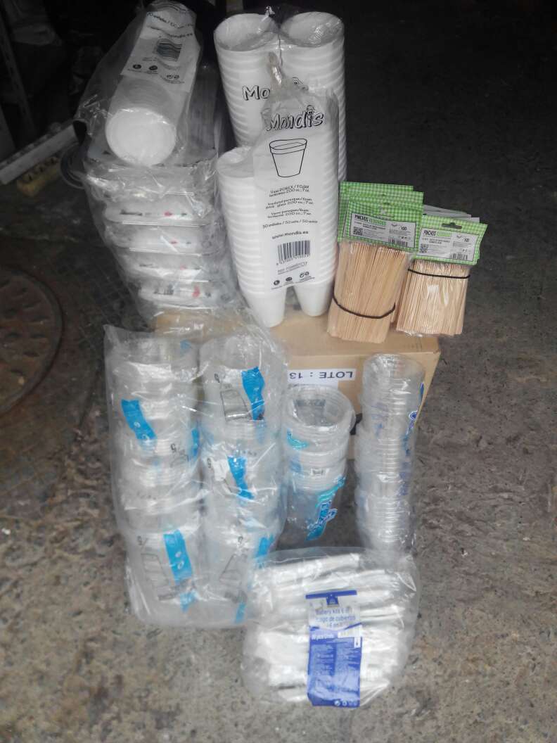 REGALO vasos plsticos , palillos, bandejas etc