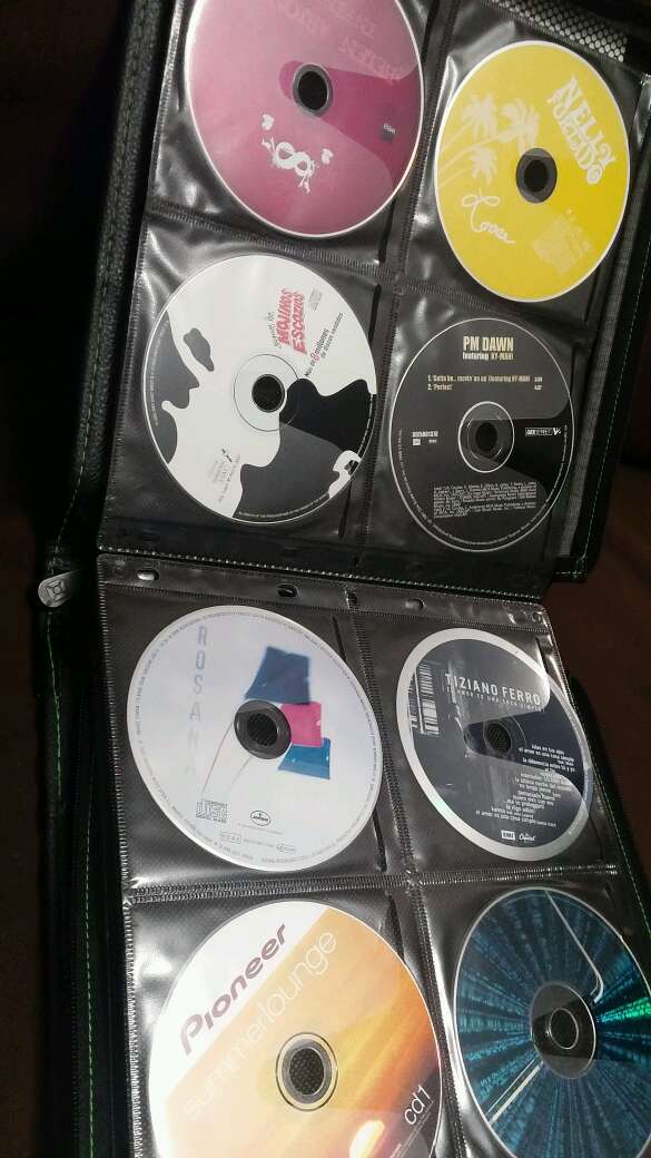 REGALO portacds con cds originales 4