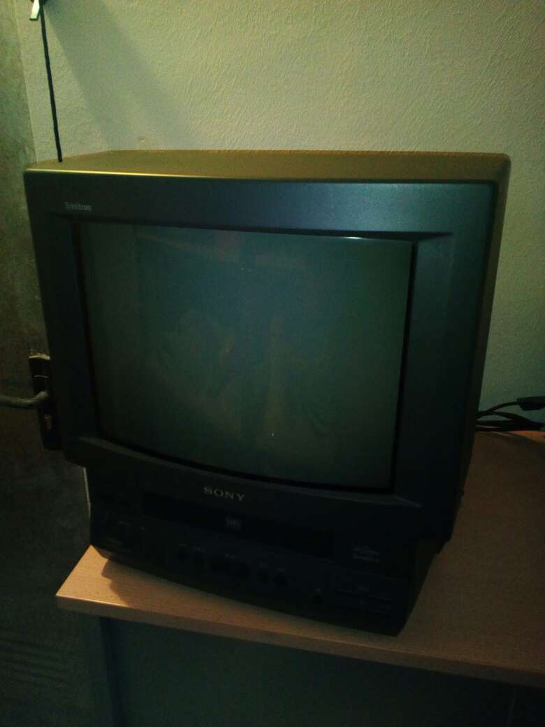 REGALO Televisión 14 pulgadas con VHS integrado REGALO Televisión 14 pulgadas con VHS integrado