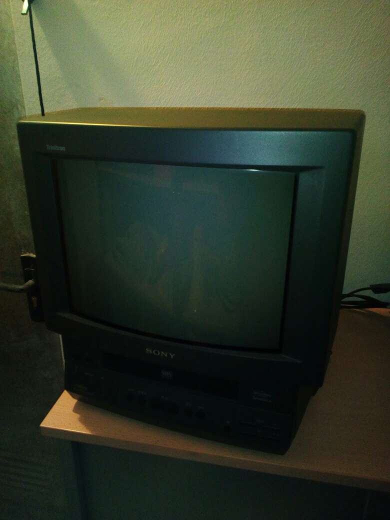 REGALO Televisin 14 pulgadas con VHS integrado 1