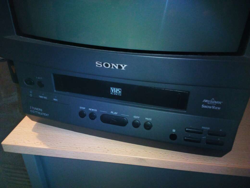 REGALO Televisin 14 pulgadas con VHS integrado 2