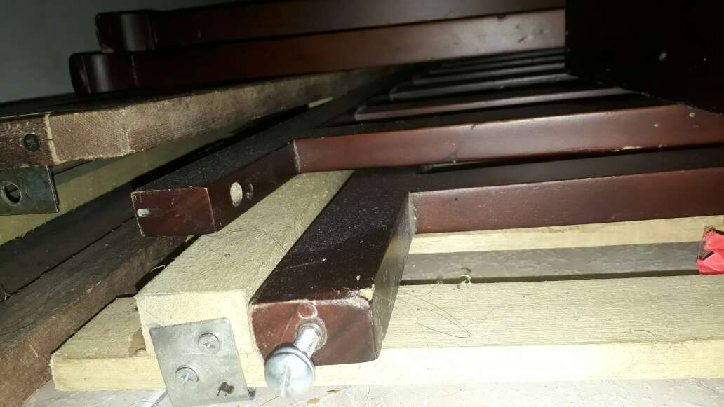 REGALO cuna dos cajones con una grieta en un paral 2