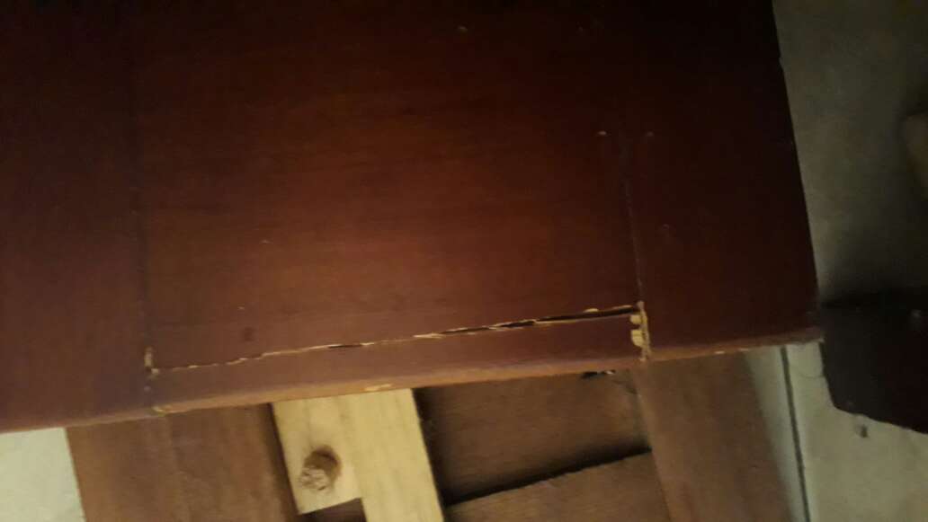 REGALO cuna dos cajones con una grieta en un paral 4