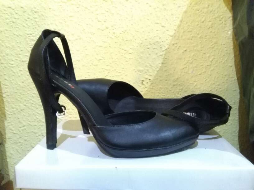 REGALO zapatos negros mujer talla 38 tacn fino 1