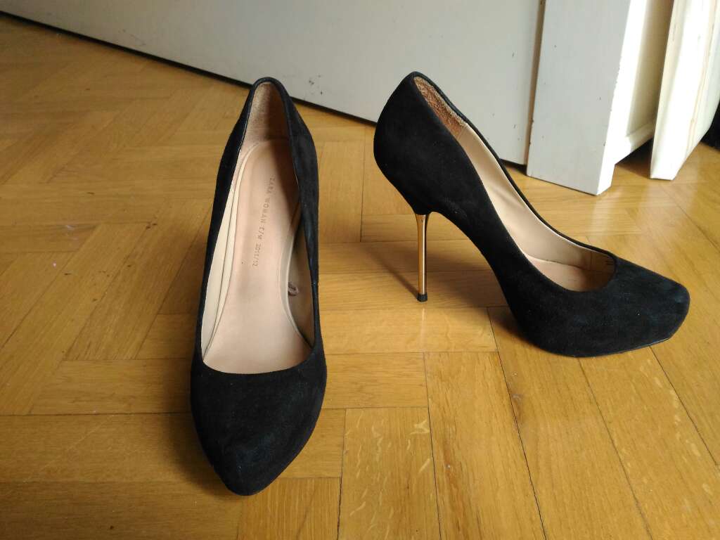 REGALO Tacones clasicos negros. T 39 2
