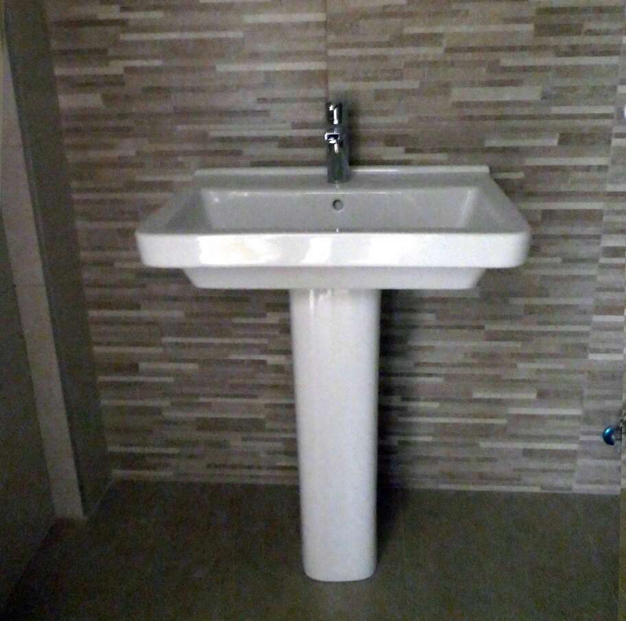 REGALO Lavabo con pie Roca nuevo sin grifo