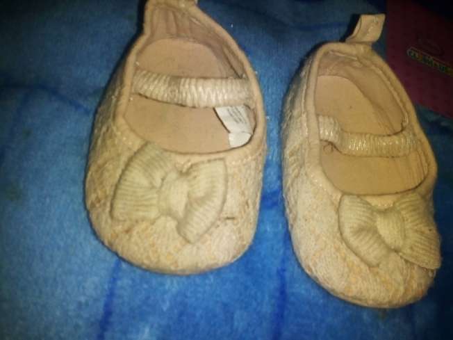 REGALO Zapatitos bebe 2