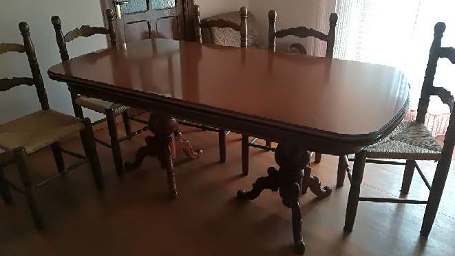 REGALO Mesa de comedor y 5 sillas 1