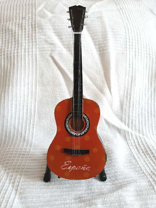 REGALO Mini Guitarra espaola decorativa