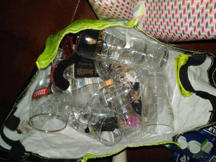 REGALO ENTREGADO Vasos de cerveza (unos 40) 3