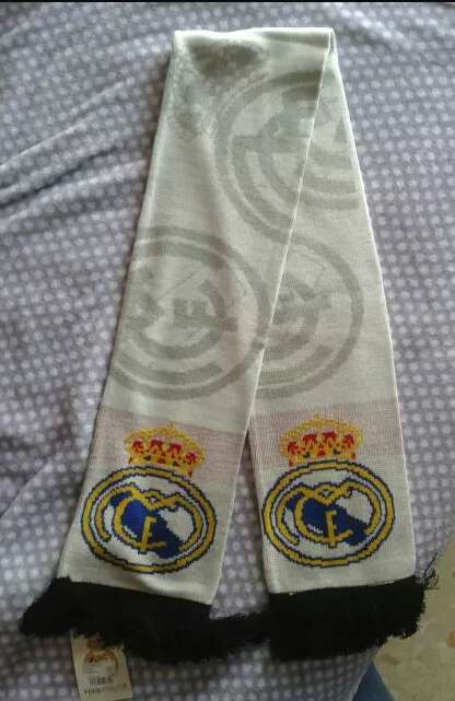 REGALO Bufanda Real Madrid 1